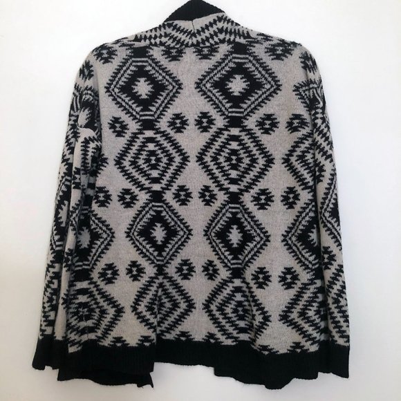🍁Wet Seal Cardigan in Tan/Black Aztec Size Small - Picture 5 of 9